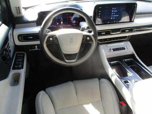 Used 2025 Lincoln Aviator Reserve w/ Equipment Group 201A image 7