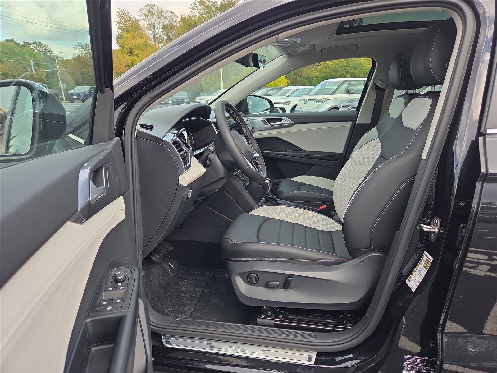 New 2025 Volkswagen Taos SEL image 13