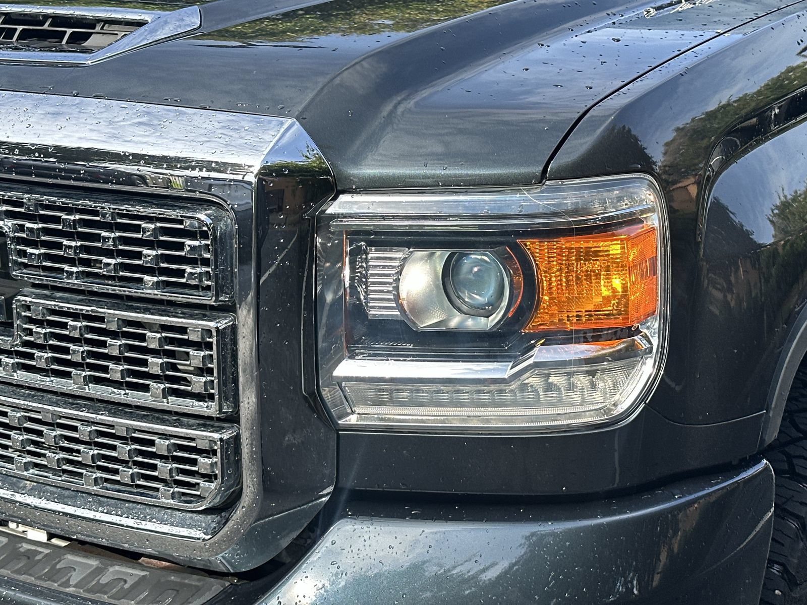 Used 2019 GMC Sierra 2500 Denali w/ Duramax Plus Package AWD/4WD image 11