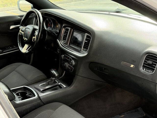 Used 2018 Dodge Charger SXT image 20