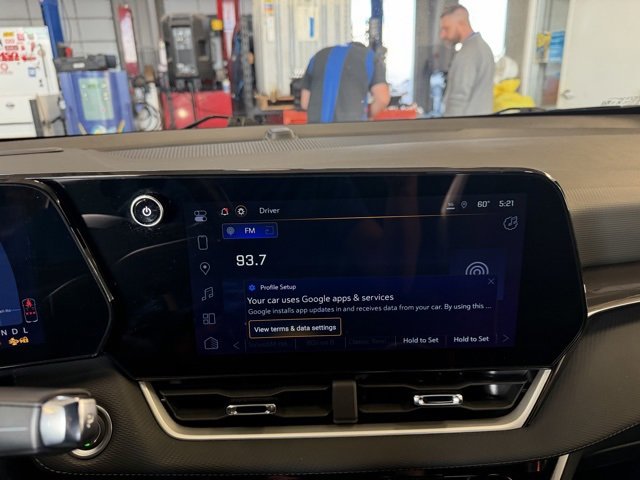 Used 2025 Chevrolet Equinox LT w/ Convenience Package II image 19