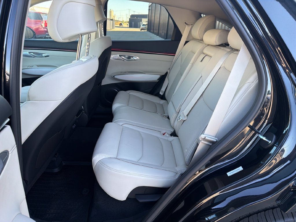 New 2027 Genesis GV70 2.5T Advanced AWD/4WD image 14