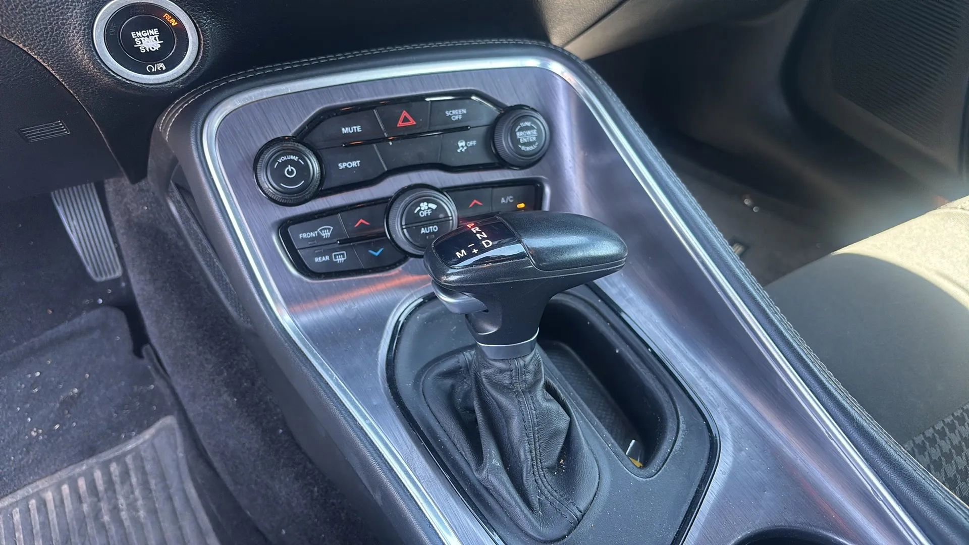 Used 2017 Dodge Challenger SXT image 15