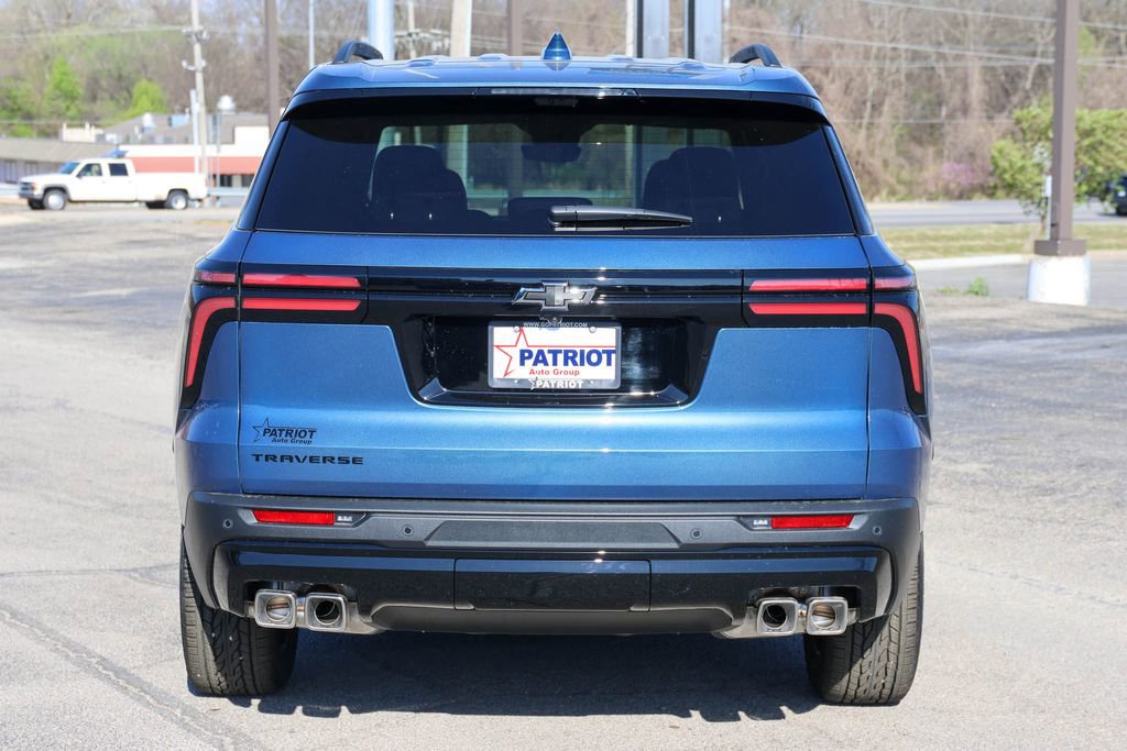 New 2026 Chevrolet Traverse LT w/ Midnight/Sport Edition FWD image 4