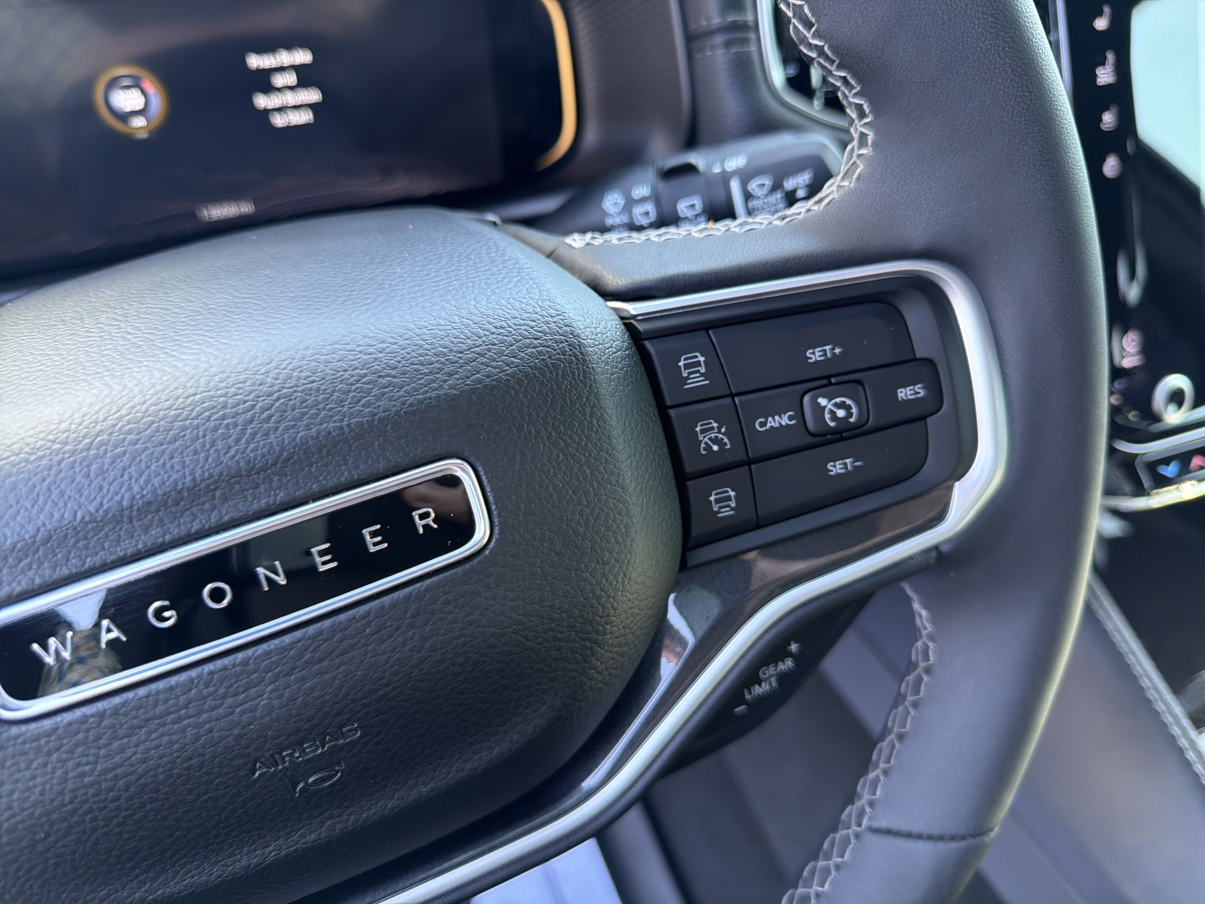 Used 2024 Jeep Wagoneer 4WD w/ Premium Group I image 27