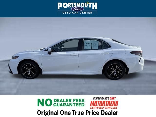 Used 2024 Toyota Camry SE w/ Cold Weather Package image 2
