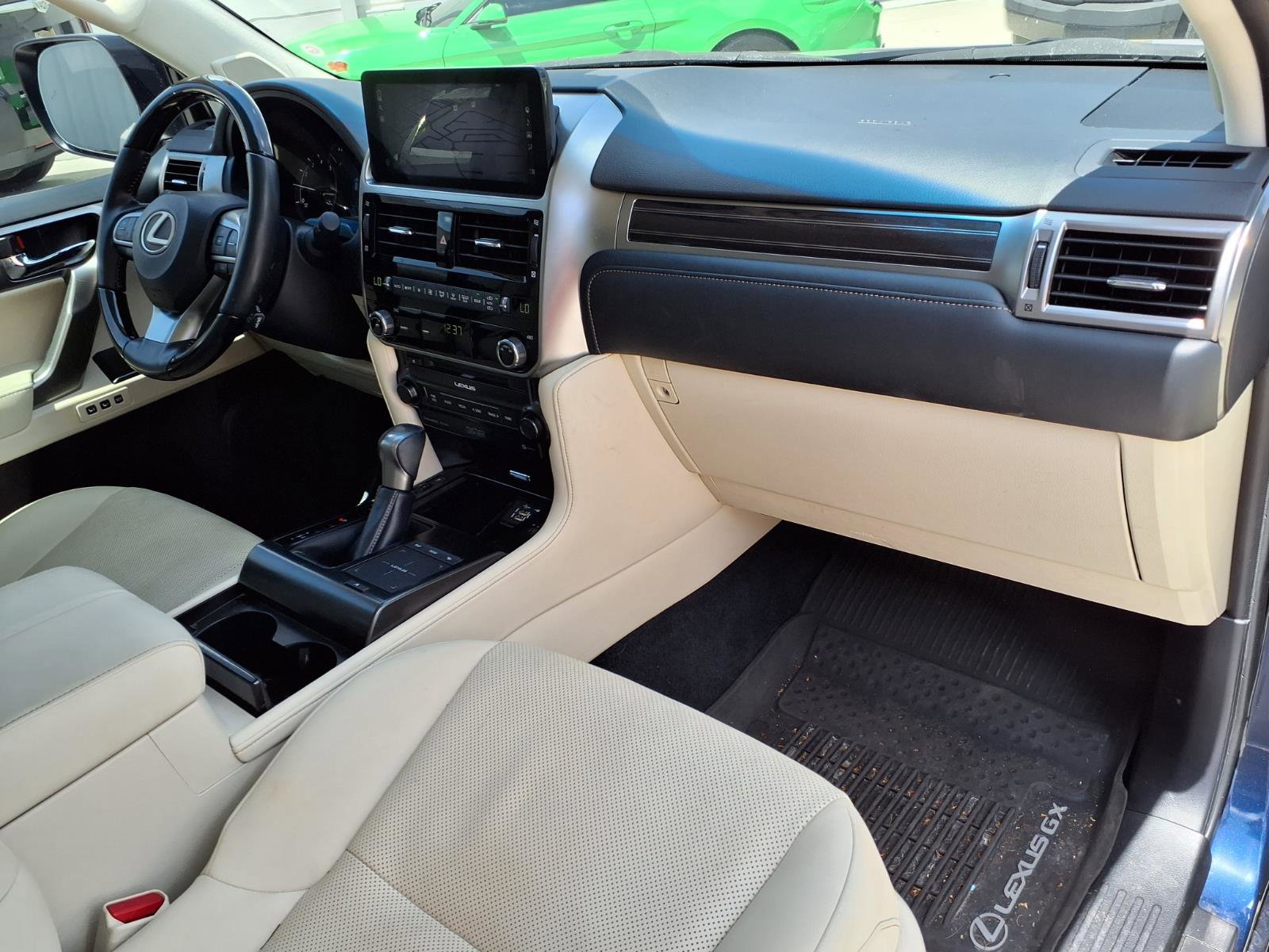 Used 2023 Lexus GX 460 Premium w/ Accessory Package image 8