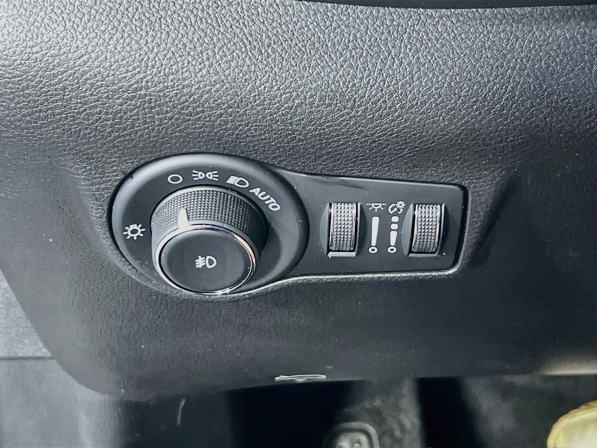 Used 2023 Jeep Compass Limited AWD/4WD image 10