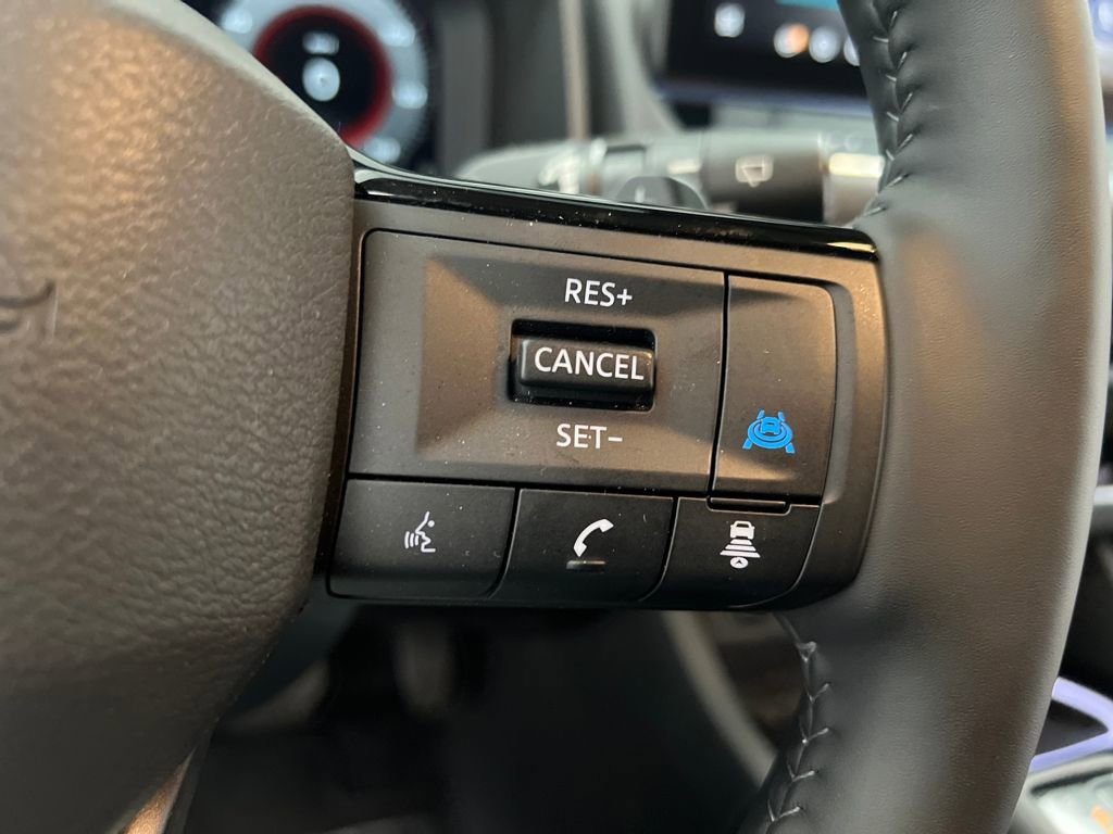 Used 2025 Nissan Rogue SL image 40