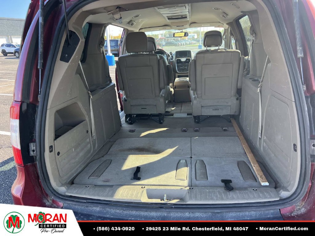 Used 2015 Chrysler Town & Country Touring FWD image 10