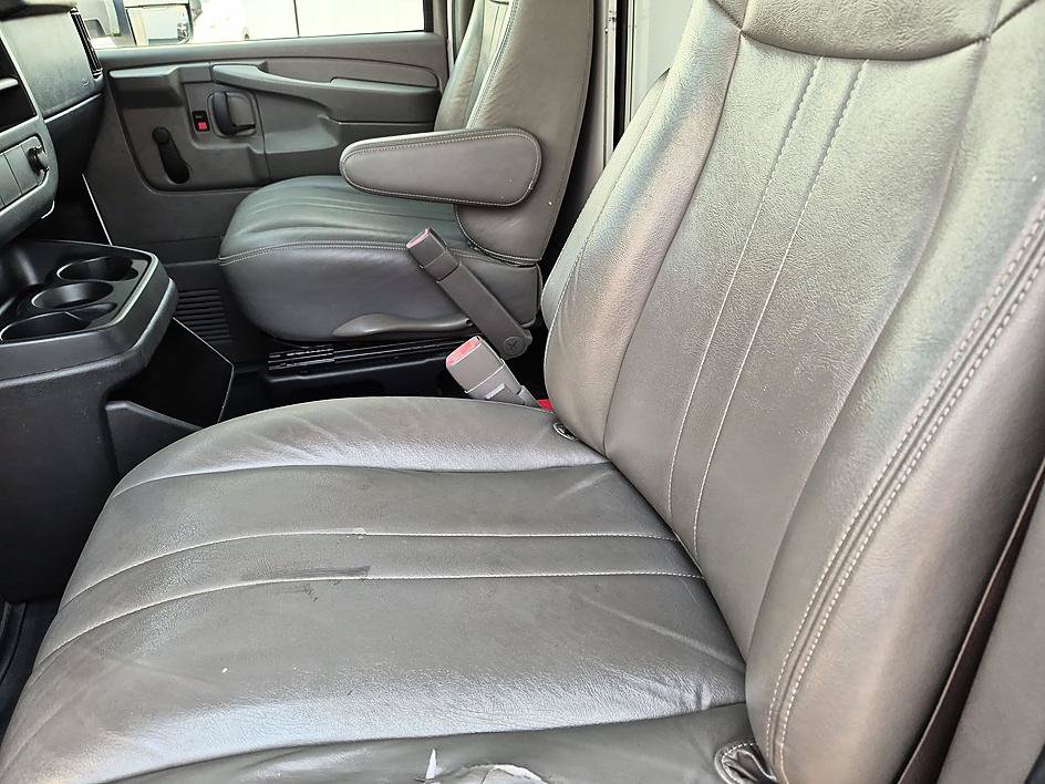 Used 2014 Chevrolet Express 3500 Extended RWD image 15