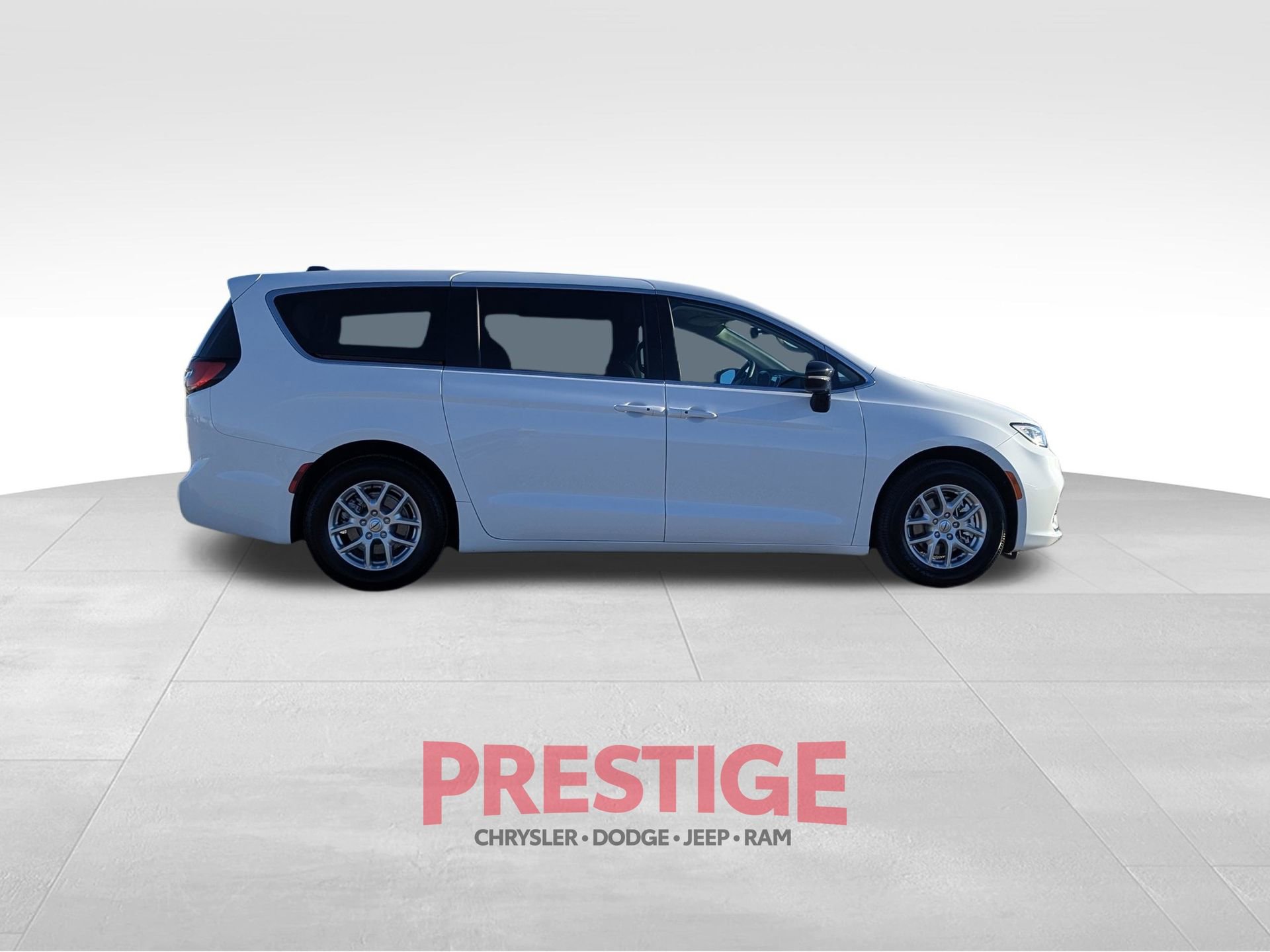 Used 2024 Chrysler Pacifica Touring-L image 6