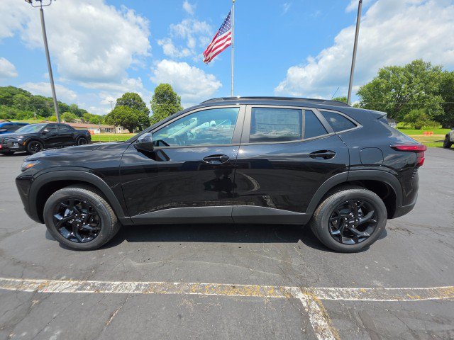 New 2026 Chevrolet Trax LT w/ Driver Confidence Package FWD image 2