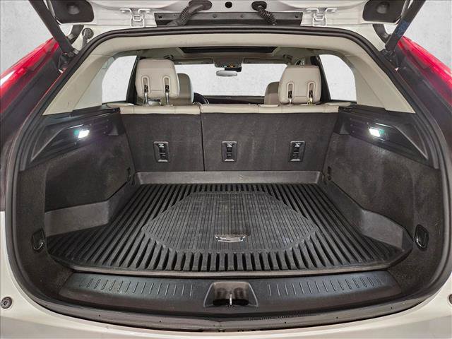 Used 2023 Cadillac XT4 Luxury w/ Cold Weather Package FWD image 6