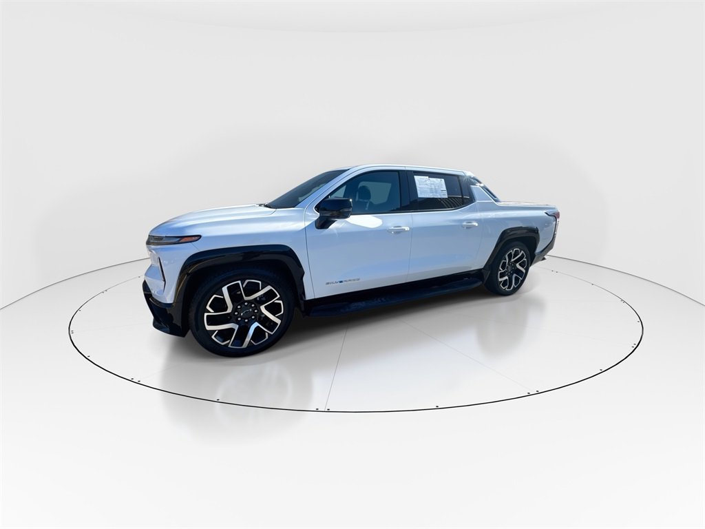 Used 2024 Chevrolet Silverado EV RST image 4