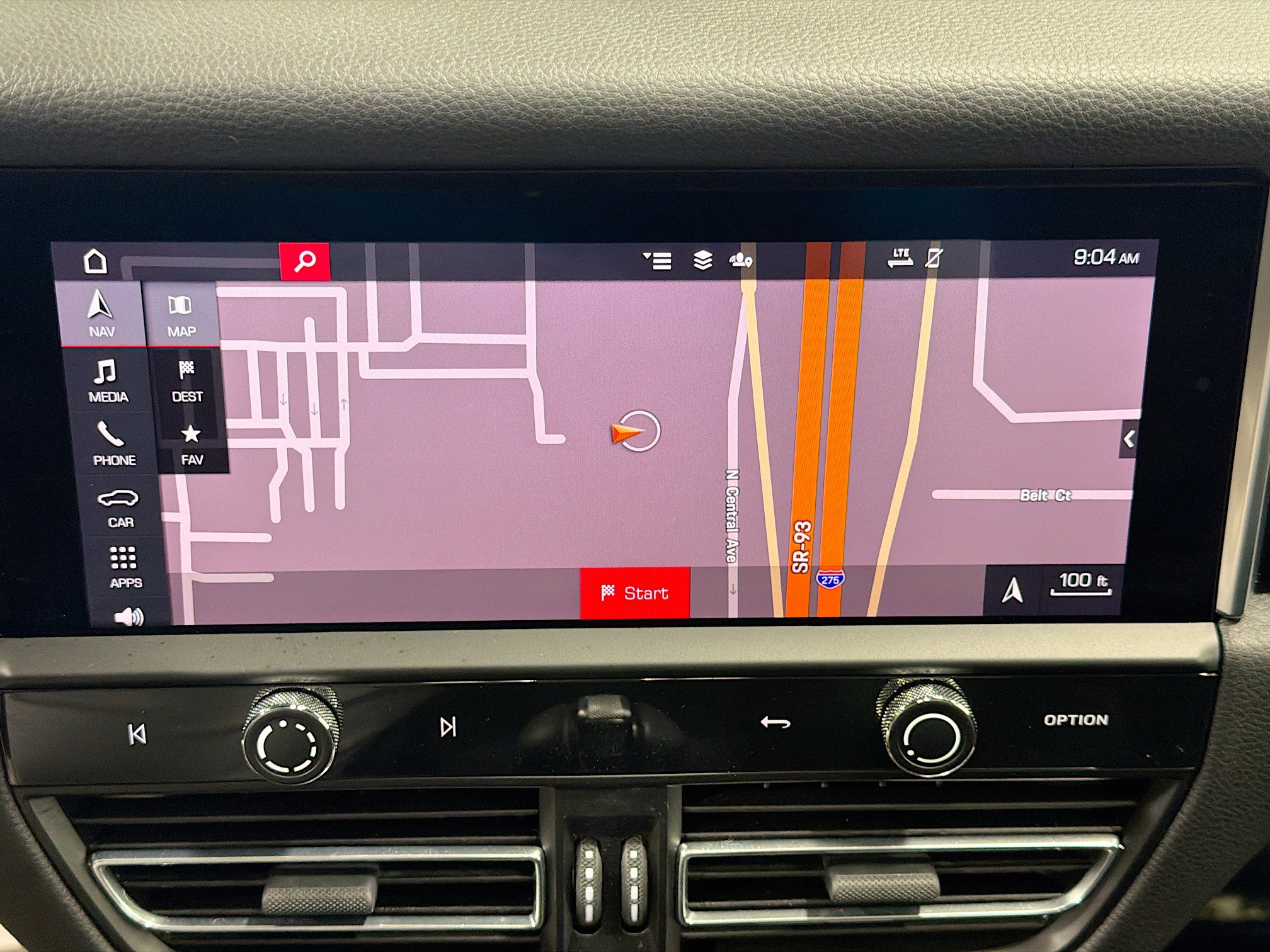 Certified 2023 Porsche Macan AWD/4WD image 32