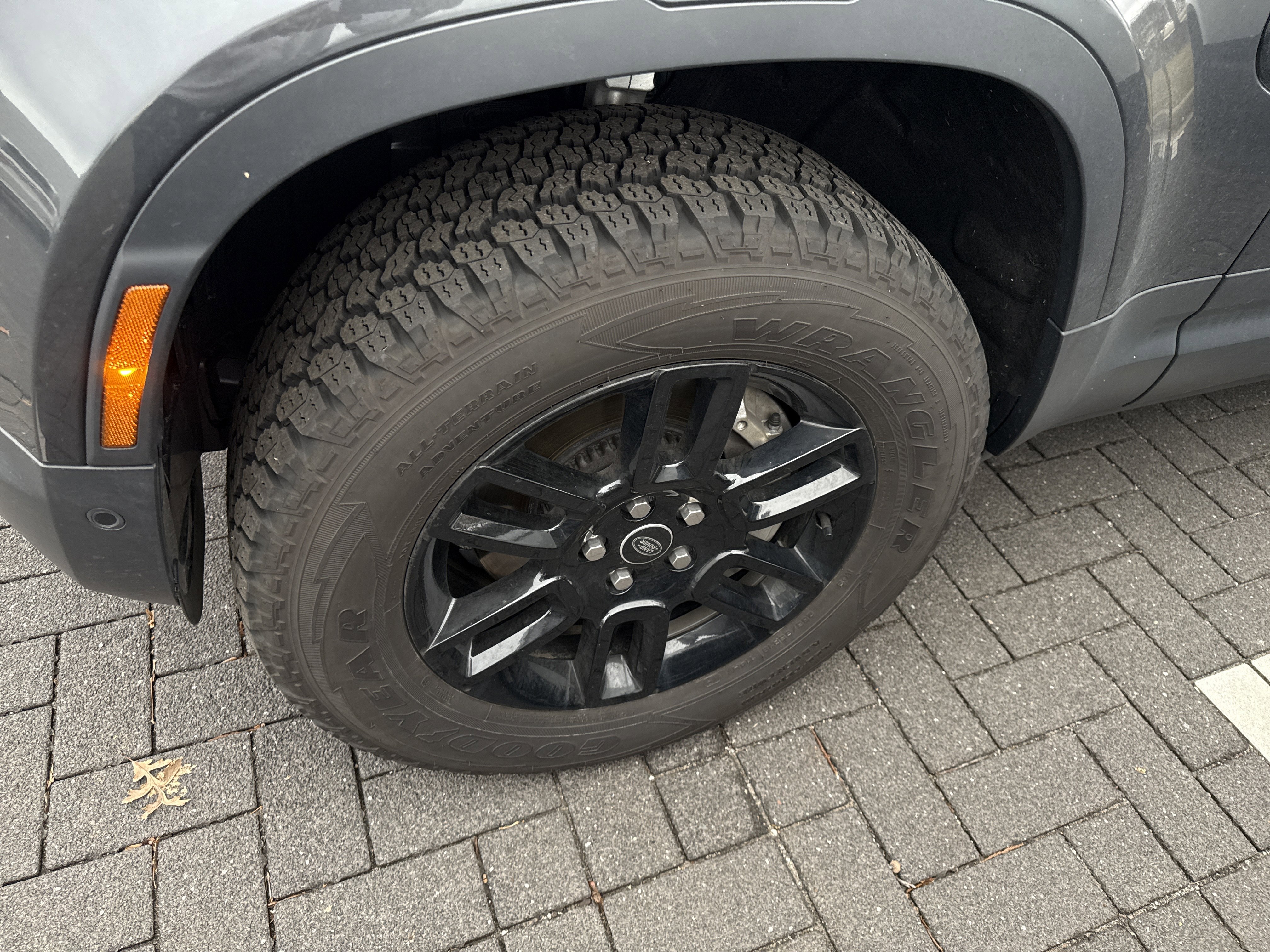 New 2025 Land Rover Defender 110 S image 6