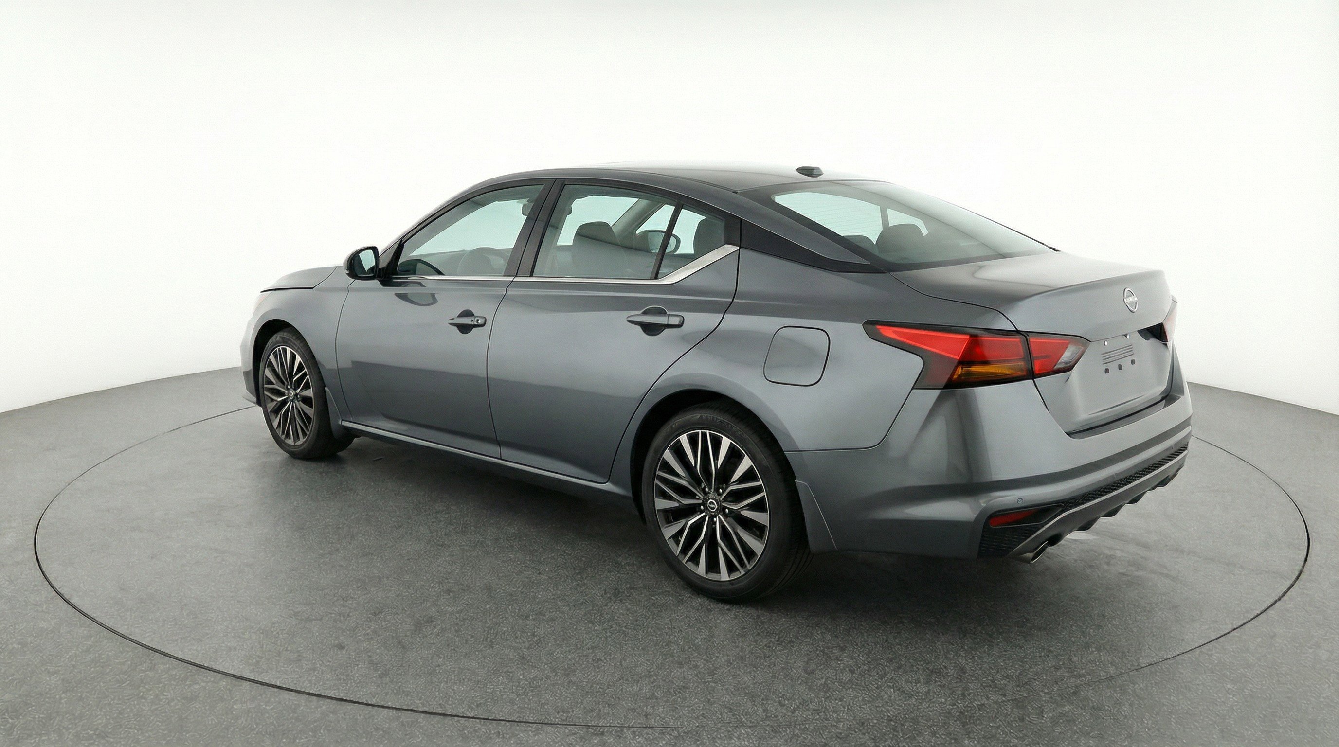 Used 2025 Nissan Altima 2.5 SV FWD image 6
