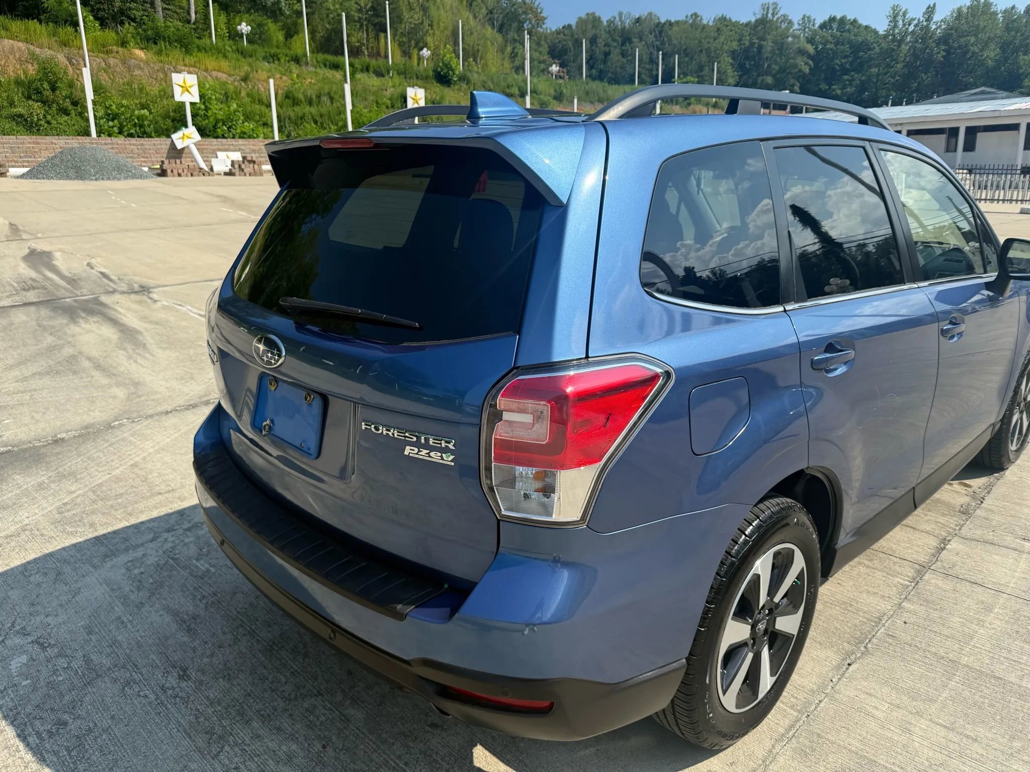 Used 2017 Subaru Forester 2.5i Limited image 7