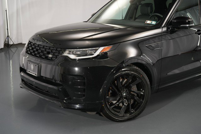 Used 2024 Land Rover Discovery Dynamic SE AWD/4WD image 3