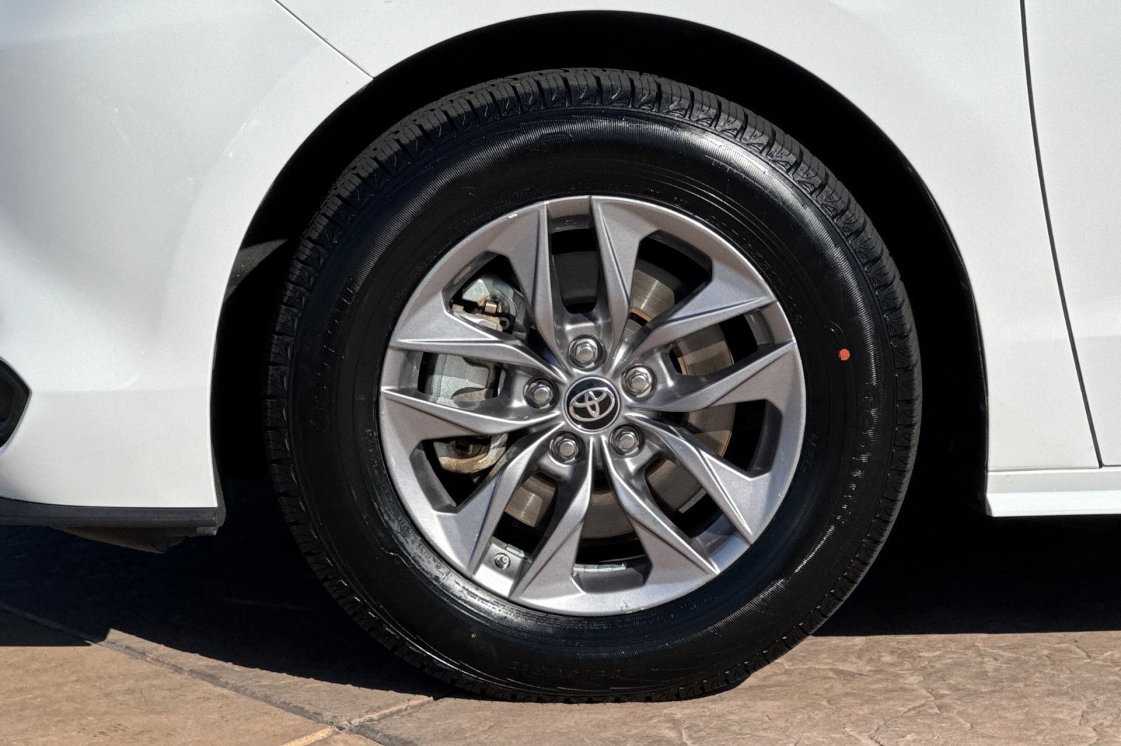 Certified 2024 Toyota Sienna LE AWD/4WD image 36
