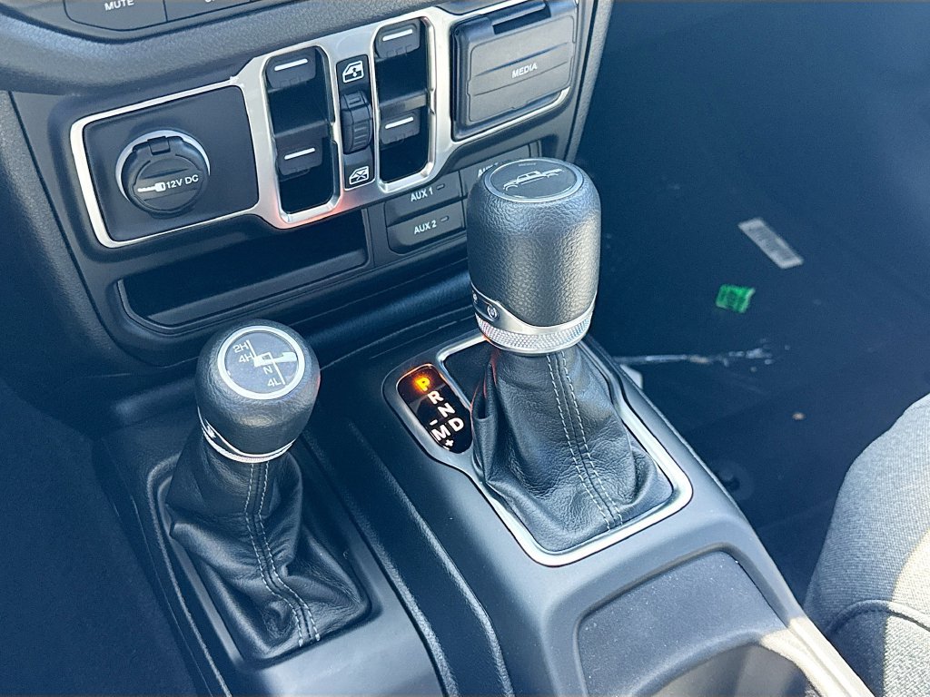 New 2025 Jeep Gladiator Sport AWD/4WD image 17