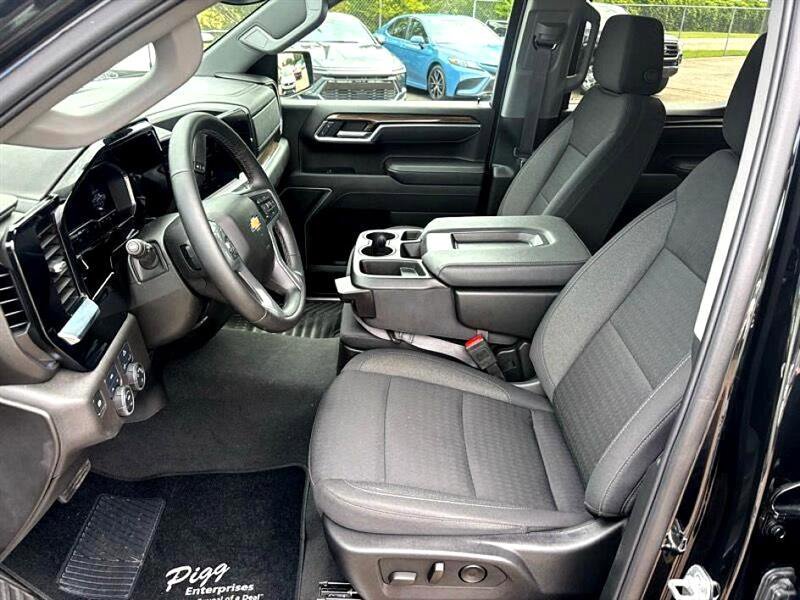 Used 2025 Chevrolet Silverado 1500 LT image 12