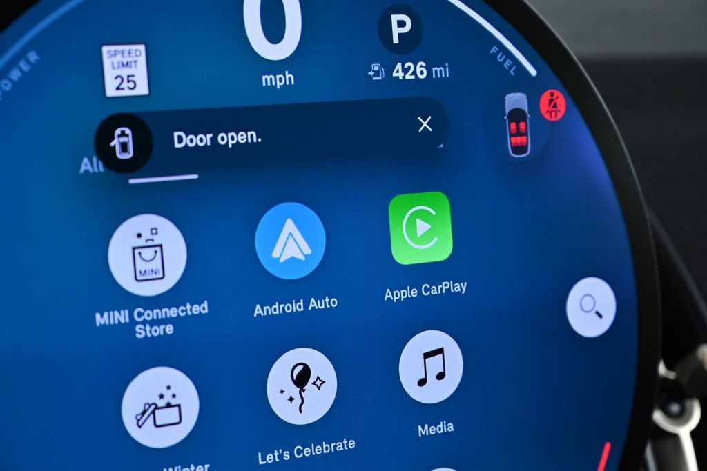 Used 2025 MINI Cooper Countryman S w/ Comfort Package Max image 16