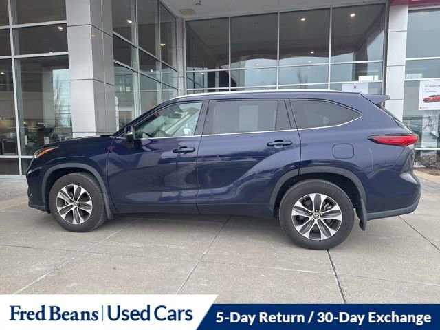 Used 2022 Toyota Highlander XLE image 12