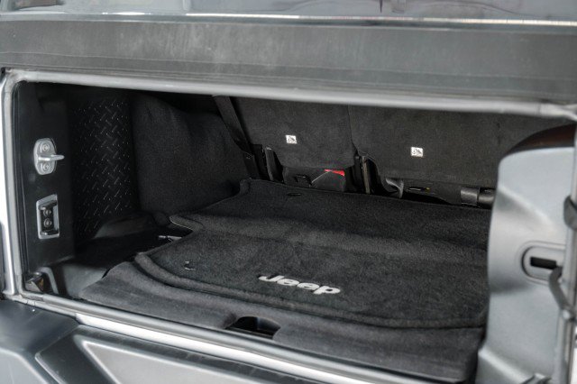 Used 2013 Jeep Wrangler Unlimited Rubicon image 49