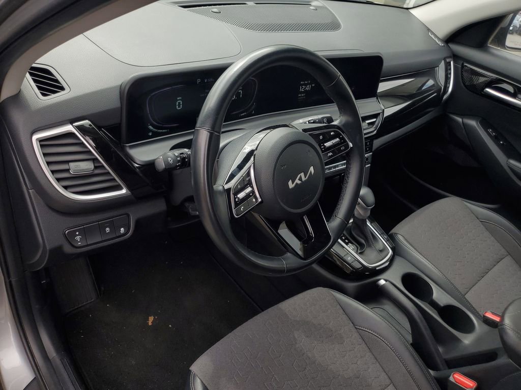 Used 2025 Kia Seltos S image 12