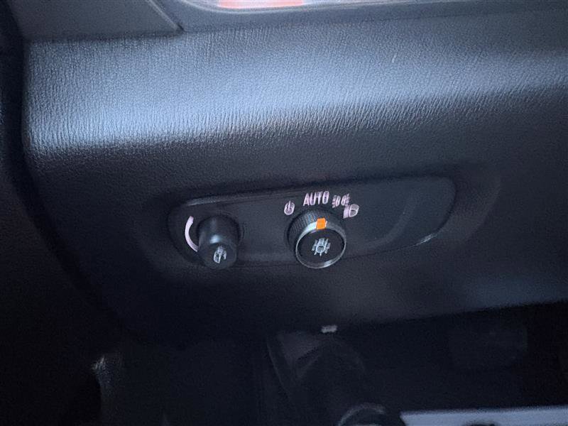 Used 2023 Chevrolet Traverse LT image 24