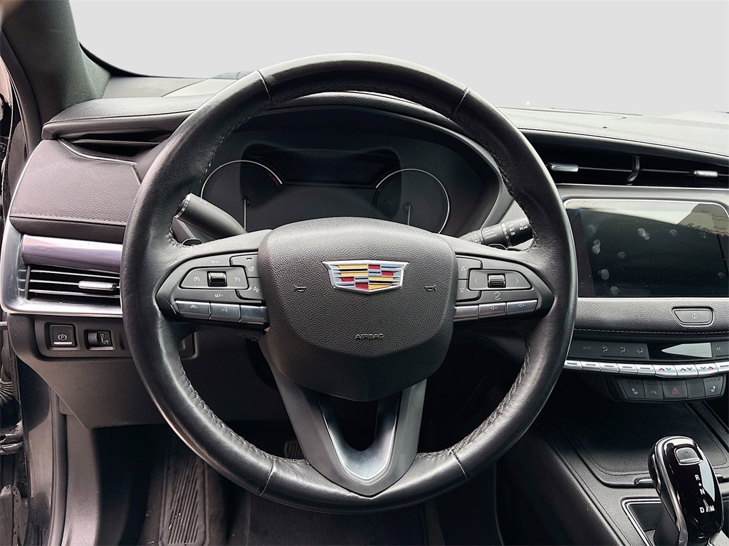 Used 2022 Cadillac XT4 Luxury w/ Cold Weather Package image 11