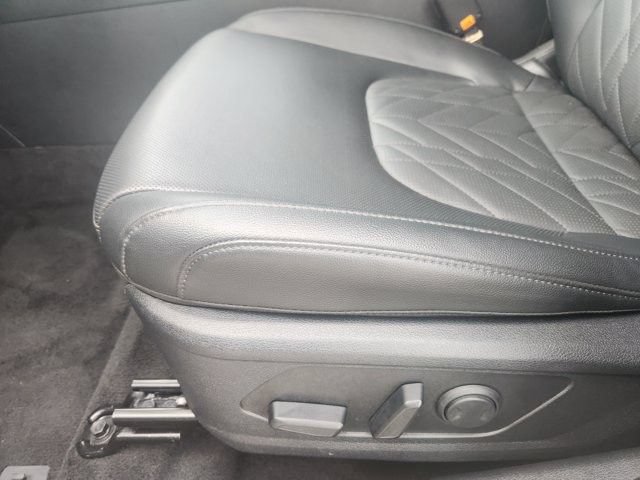 Used 2025 Kia Sportage X-Line AWD/4WD image 23