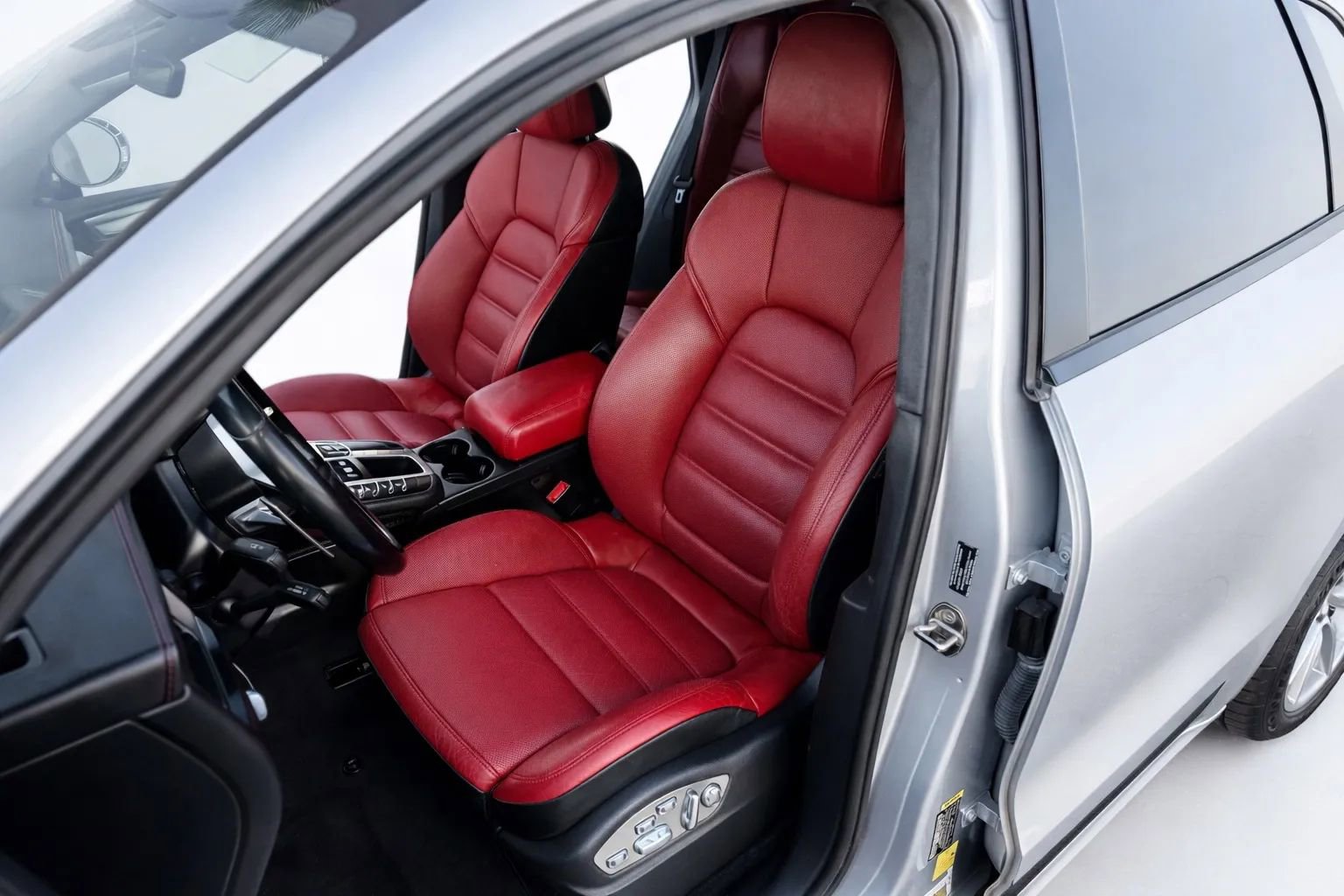 Used 2015 Porsche Macan Turbo image 8