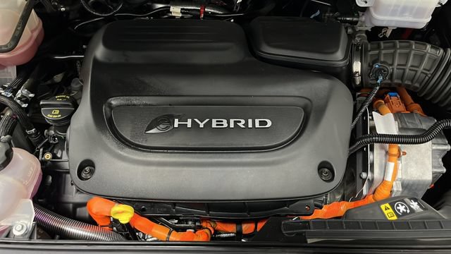 Used 2024 Chrysler Pacifica Premium FWD image 28