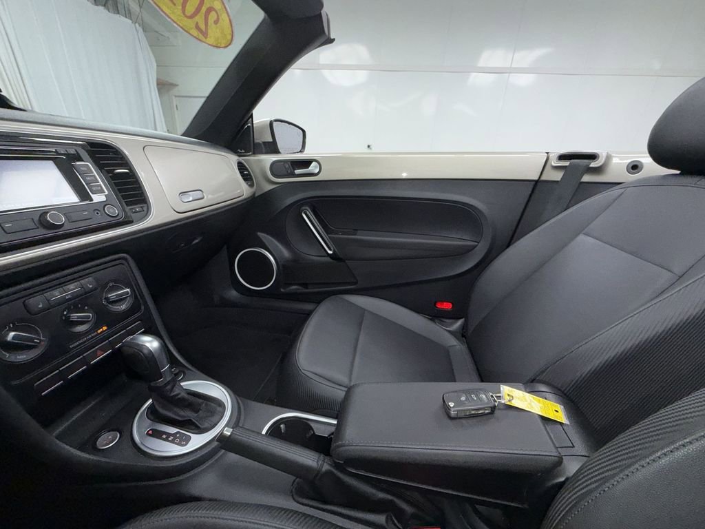 Used 2015 Volkswagen Beetle TDI image 4