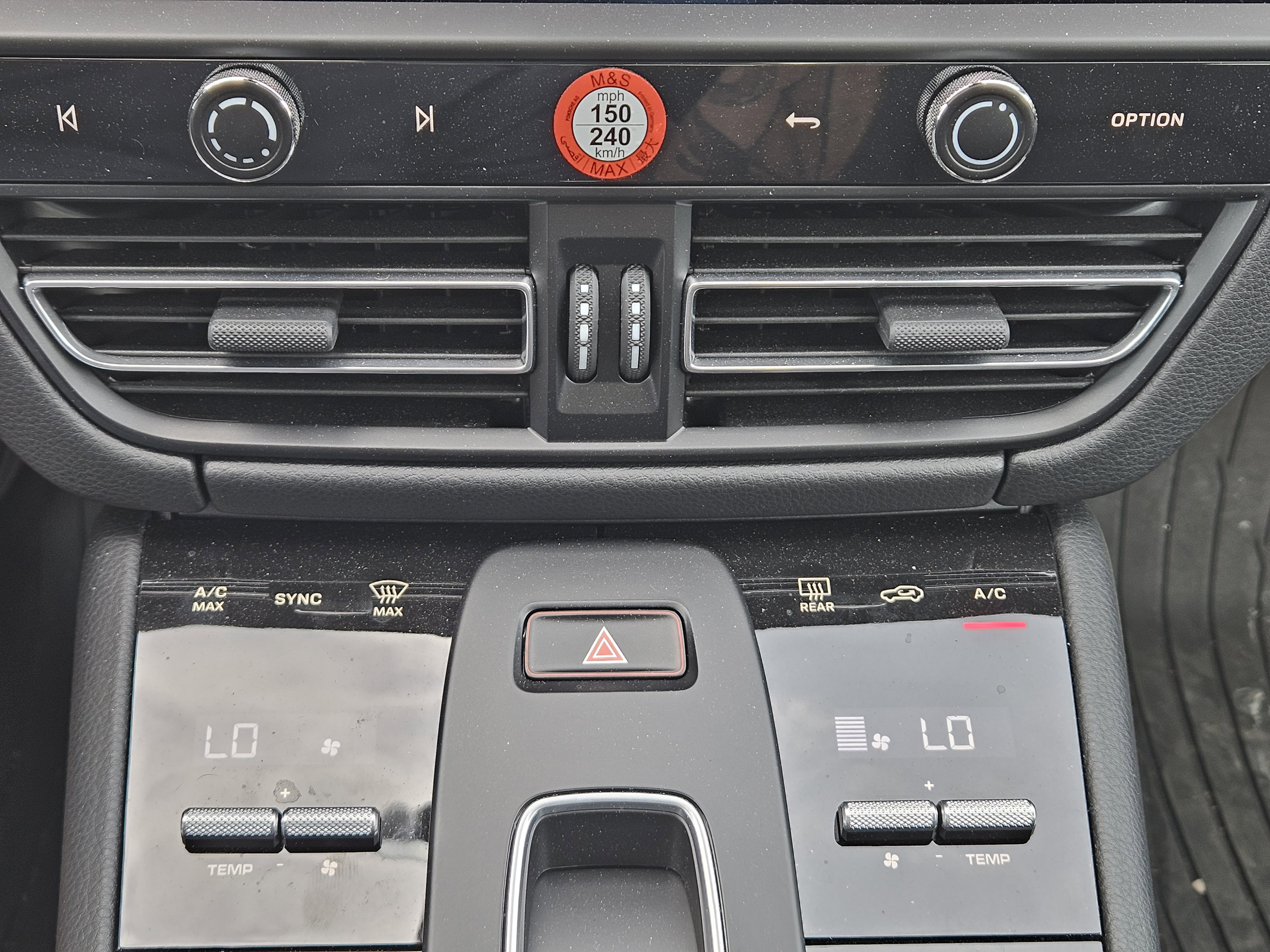 Certified 2025 Porsche Macan image 19