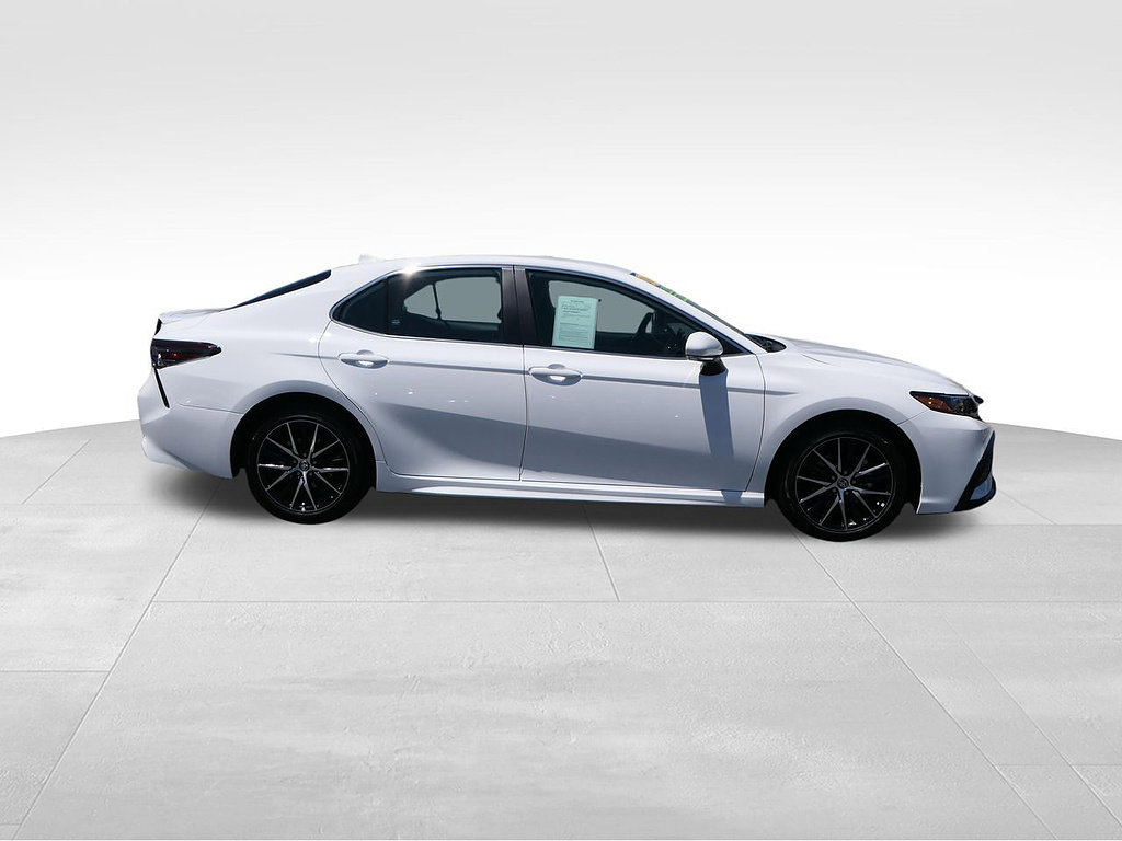 Used 2024 Toyota Camry SE FWD image 2