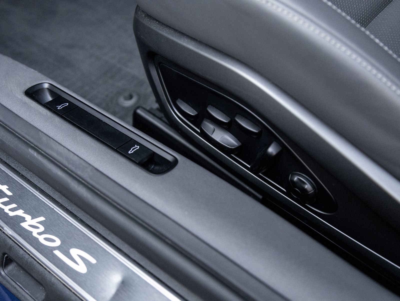 Certified 2021 Porsche 911 Turbo S AWD/4WD image 22