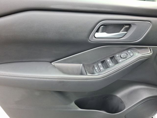 New 2026 Nissan Rogue SV image 10