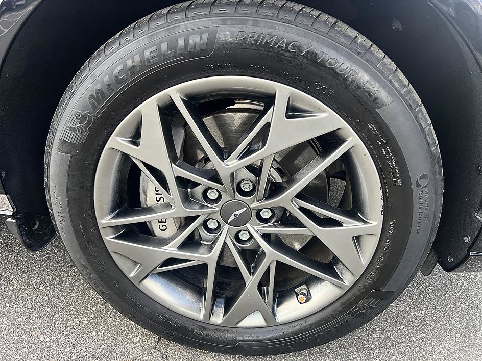 Used 2024 Genesis GV70 2.5T w/ Advanced Package image 12