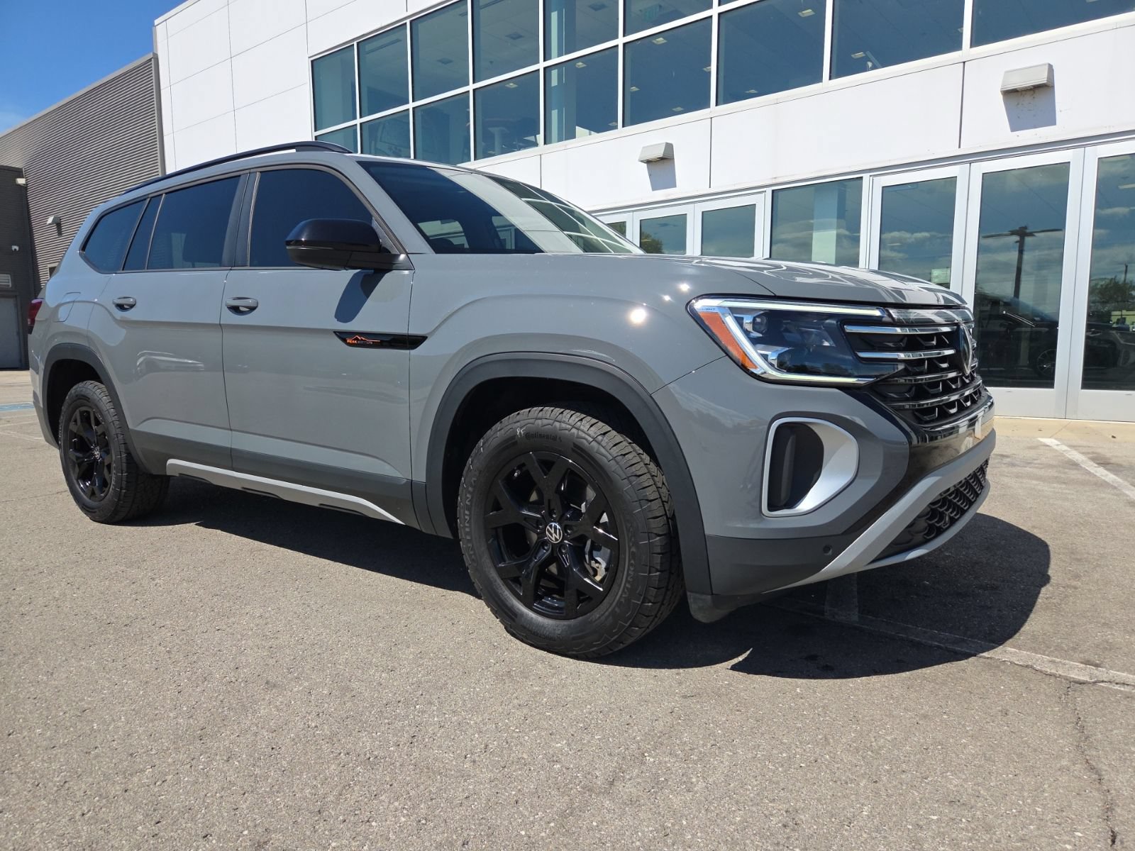 Certified 2024 Volkswagen Atlas Peak Edition SEL AWD/4WD image 4