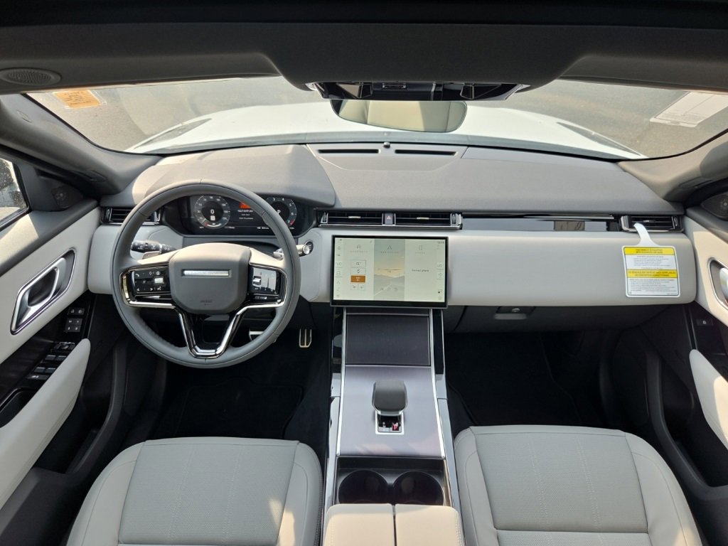 New 2026 Land Rover Range Rover Velar Dynamic SE image 22