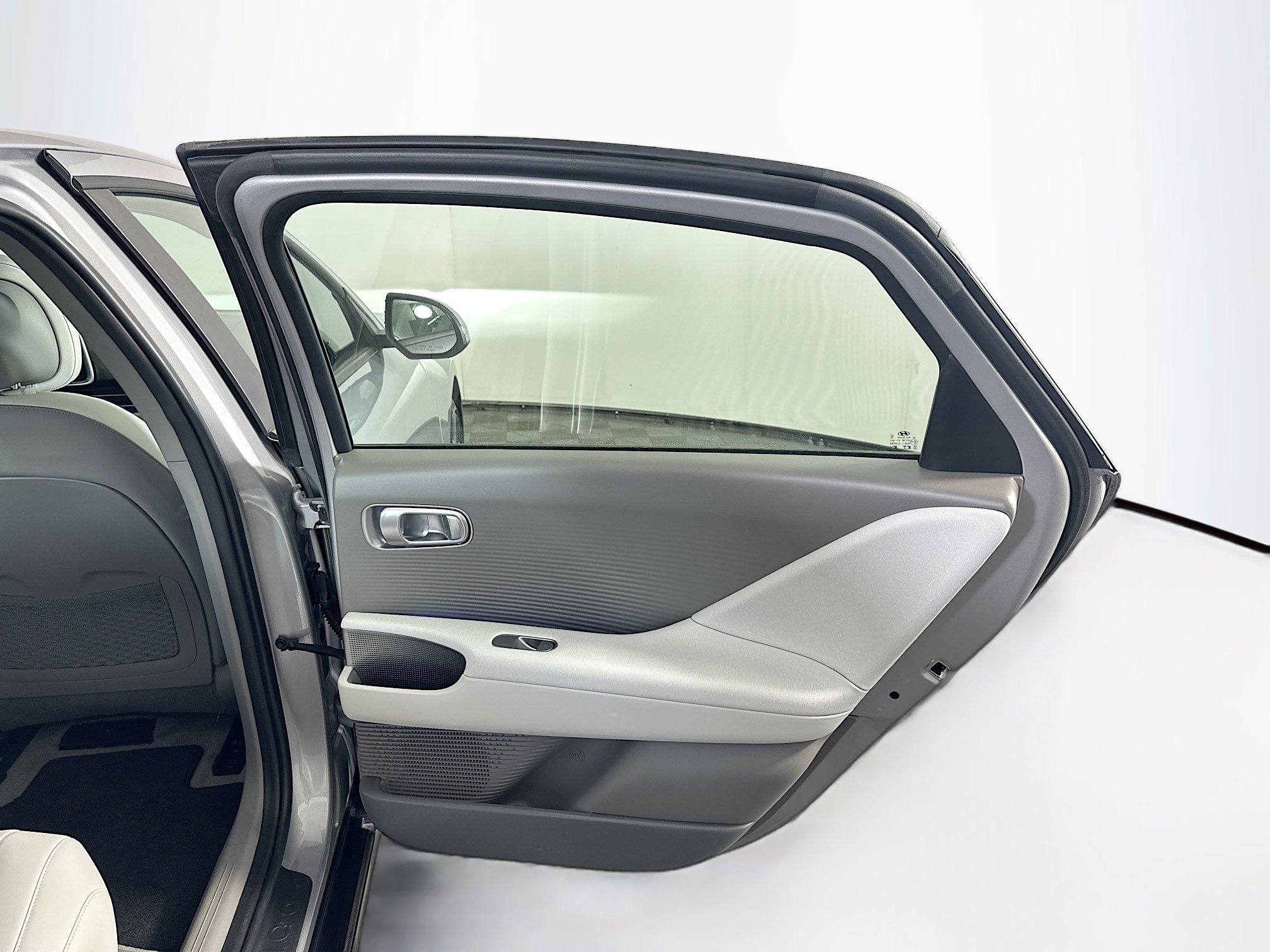 Used 2024 Hyundai Ioniq 6 SEL RWD image 32