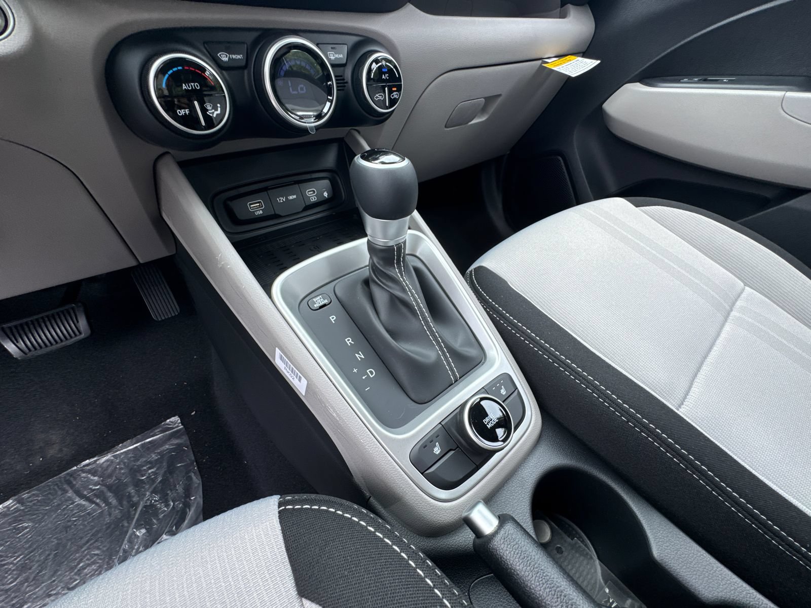 New 2026 Hyundai Venue SEL FWD image 31