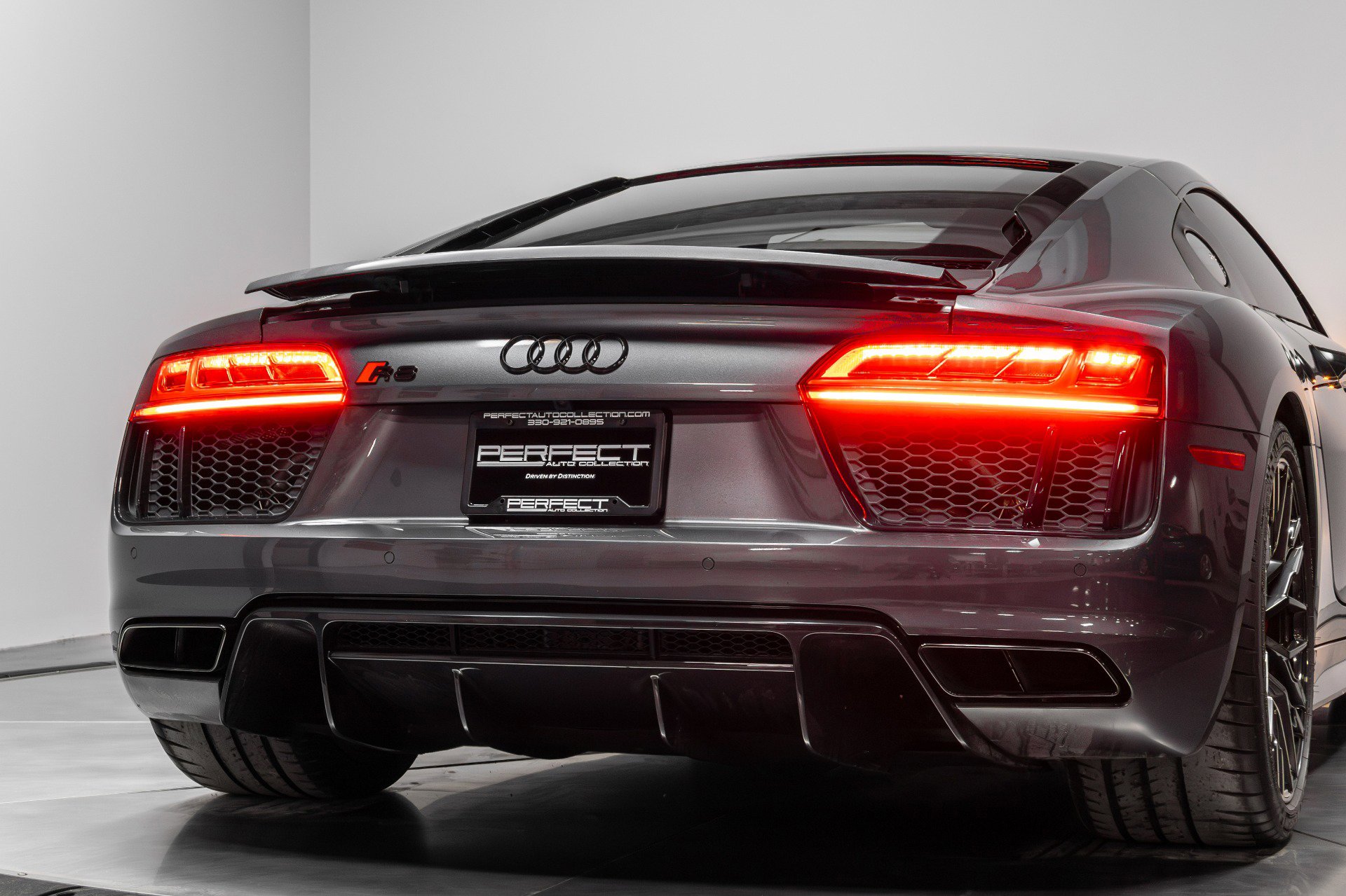 Used 2018 Audi R8 V10 w/ Premium Package image 78