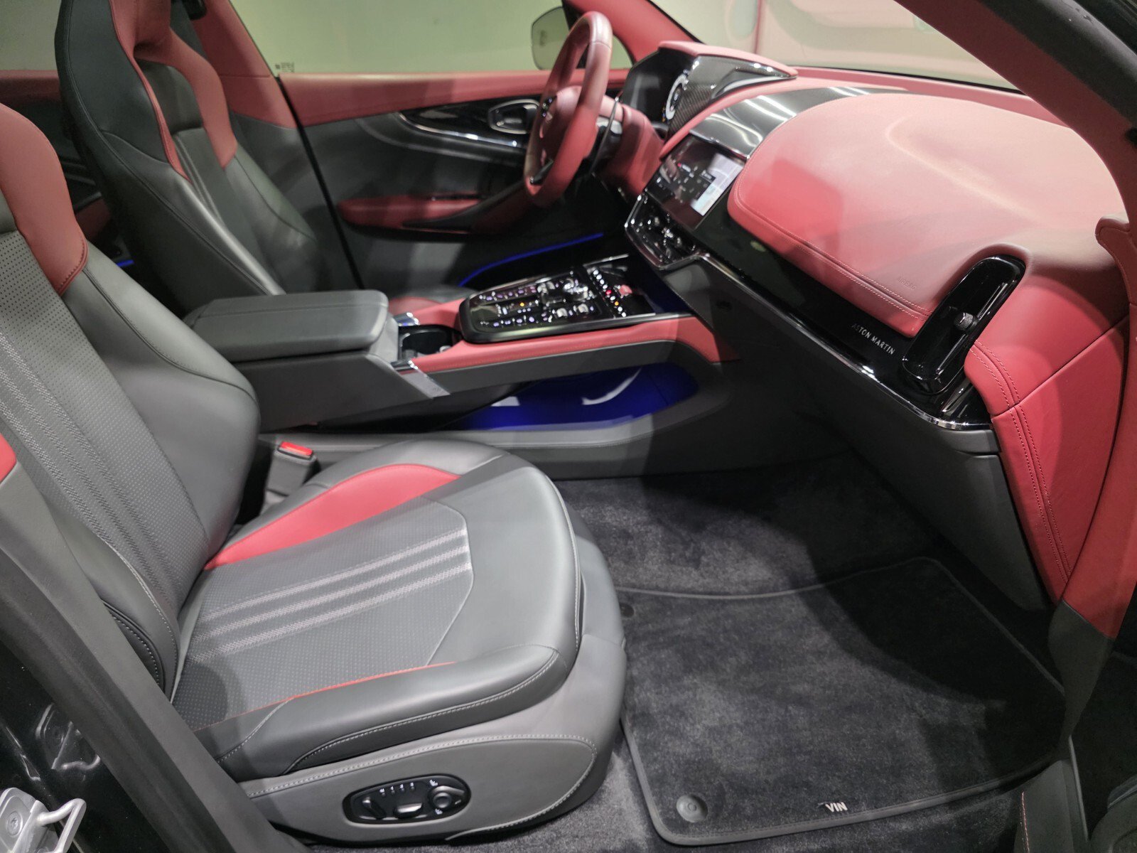 Used 2025 Aston Martin DBX 707 AWD/4WD image 23