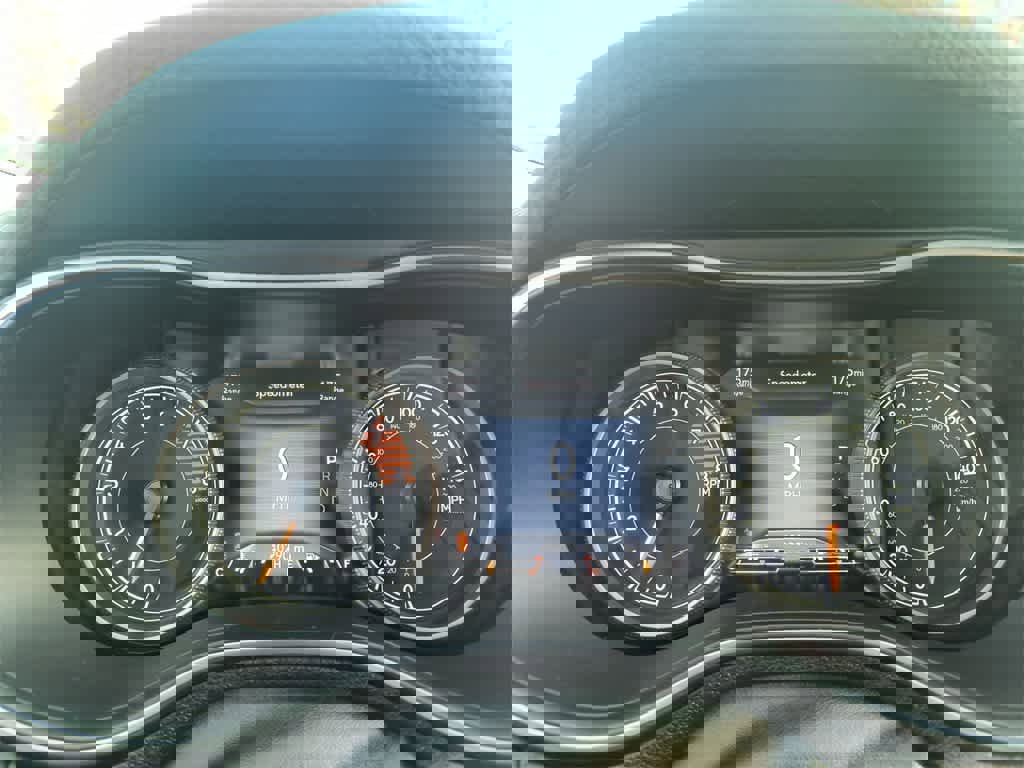 Used 2019 Jeep Cherokee Trailhawk w/ Comfort/Convenience Group image 15