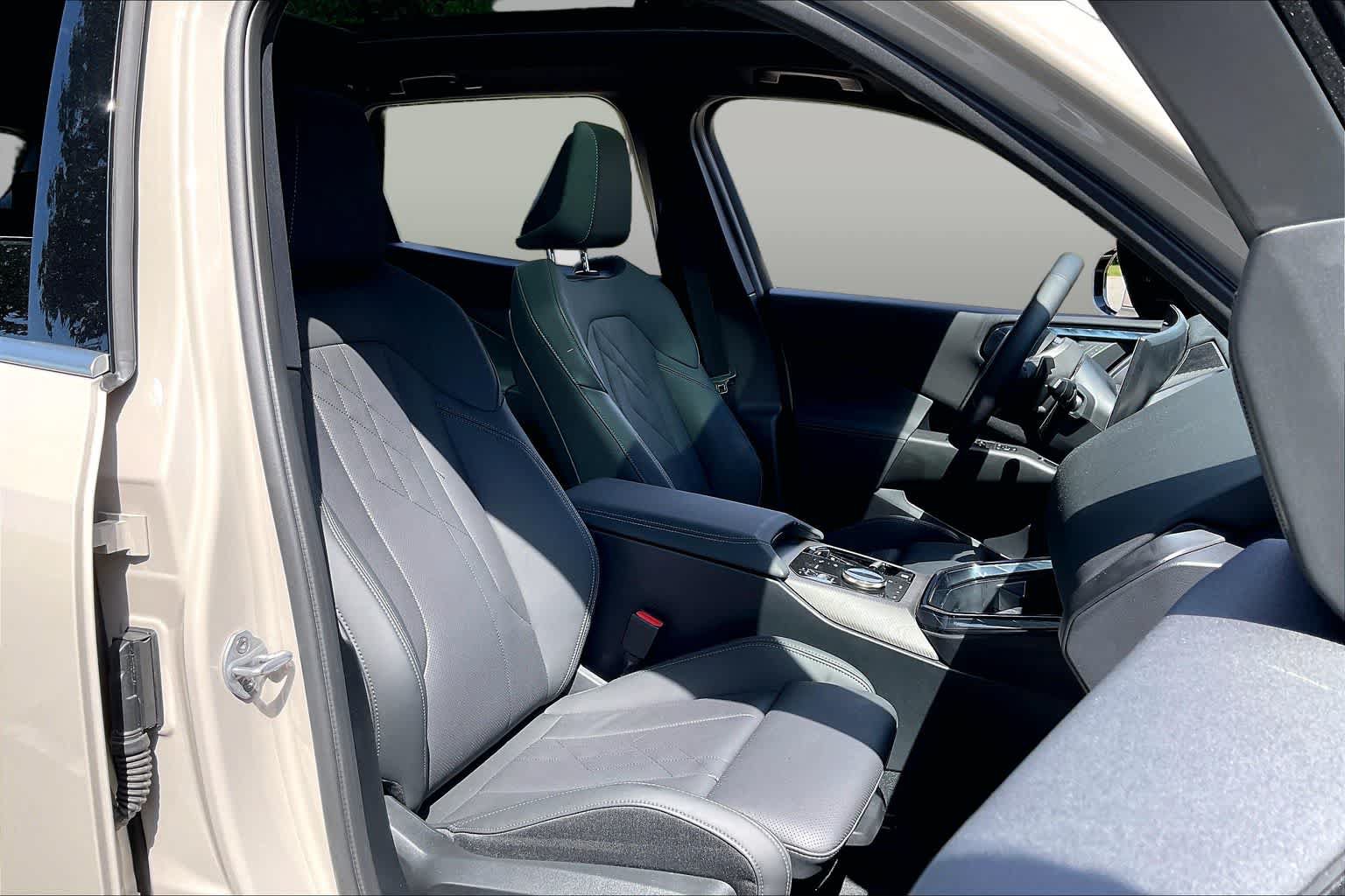 Used 2025 BMW X3 xDrive30i AWD/4WD image 8